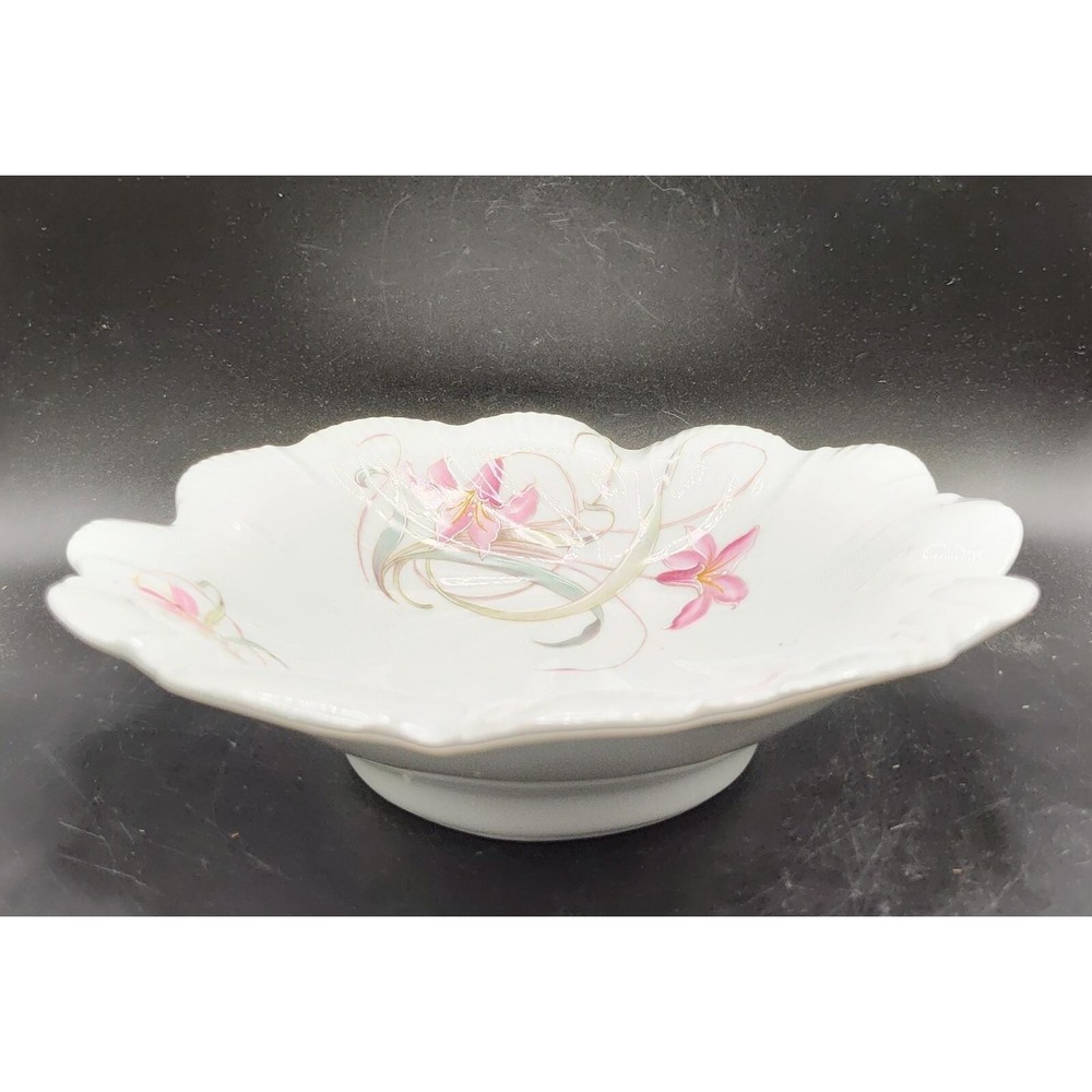 Vintage Limoges France Hand Painted Floral Lily Porcelain Soup Pasta Bowl 7.5"